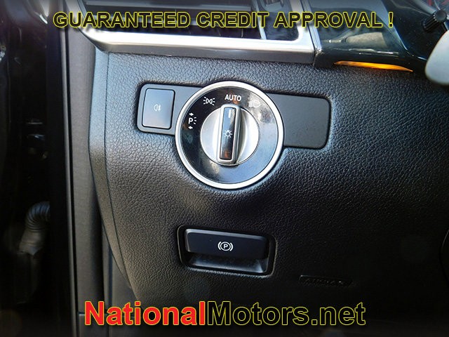 Mercedes-Benz GLE Vehicle Full-screen Gallery Image 25