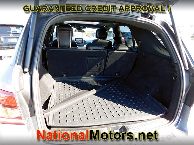 Mercedes-Benz GLE Vehicle Full-screen Gallery Image 07