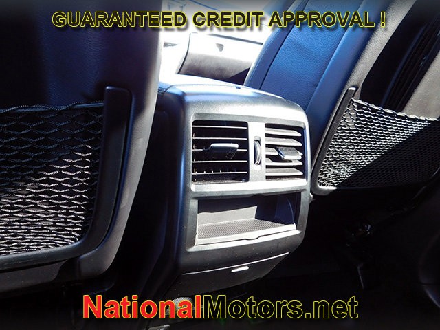 Mercedes-Benz GLE Vehicle Full-screen Gallery Image 12