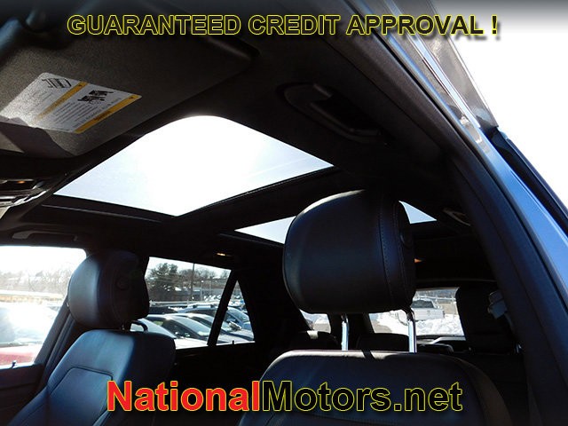 Mercedes-Benz GLE Vehicle Full-screen Gallery Image 17