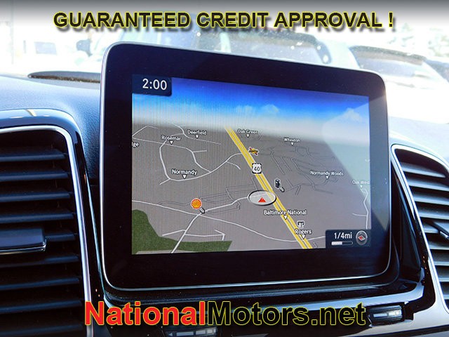 Mercedes-Benz GLE Vehicle Full-screen Gallery Image 18