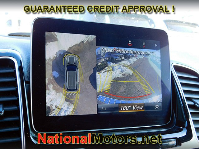 Mercedes-Benz GLE Vehicle Full-screen Gallery Image 19