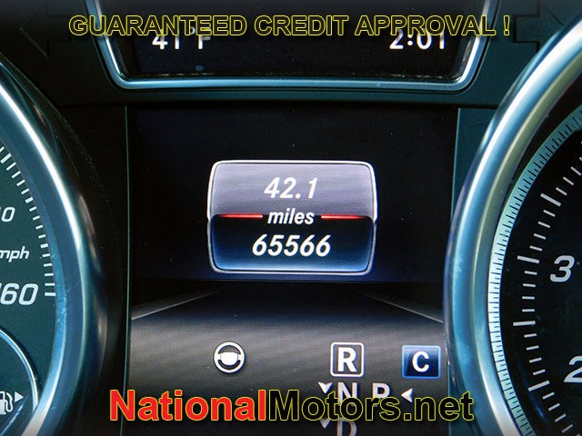 Mercedes-Benz GLE Vehicle Full-screen Gallery Image 25