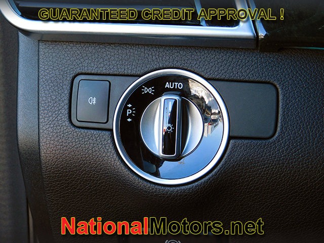 Mercedes-Benz GLE Vehicle Full-screen Gallery Image 26