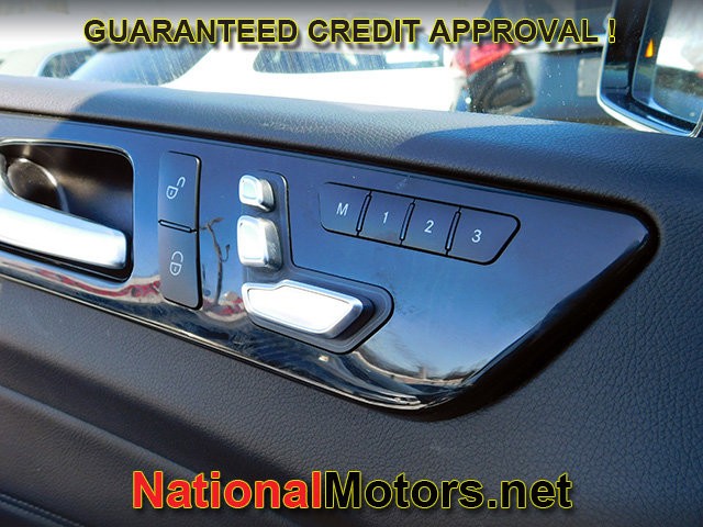 Mercedes-Benz GLE Vehicle Full-screen Gallery Image 27