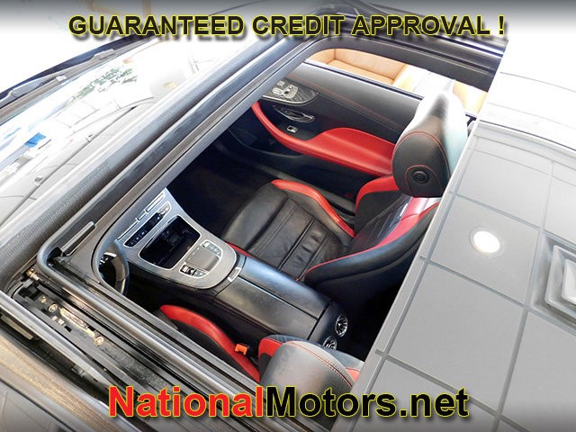 Mercedes-Benz E-Class Vehicle Full-screen Gallery Image 10