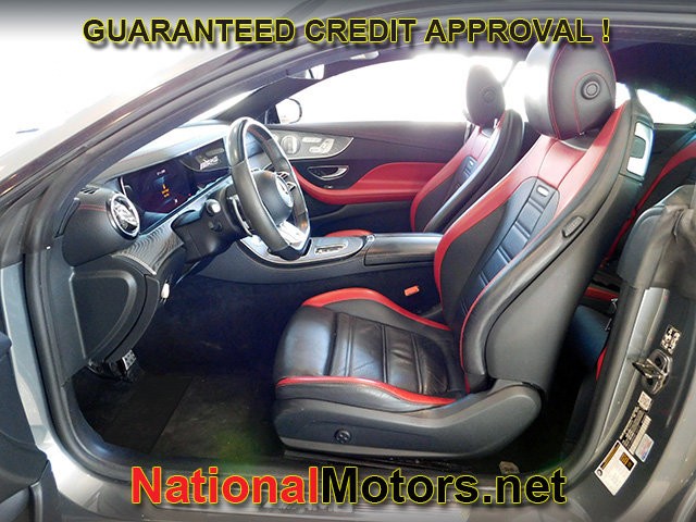 Mercedes-Benz E-Class Vehicle Full-screen Gallery Image 13