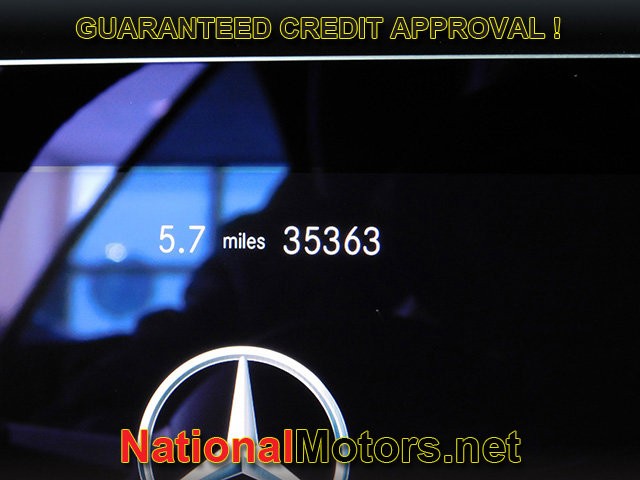 Mercedes-Benz E-Class Vehicle Full-screen Gallery Image 20