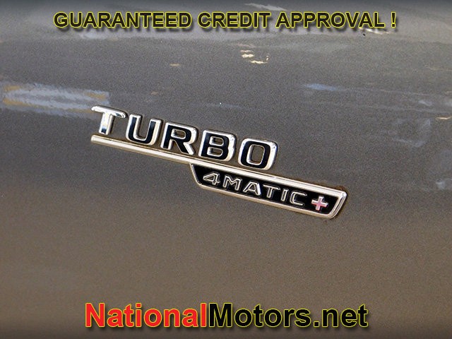 Mercedes-Benz E-Class Vehicle Full-screen Gallery Image 24