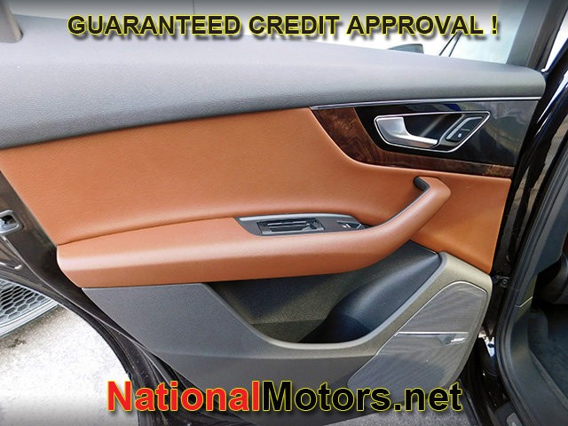 Audi Q7 Vehicle Full-screen Gallery Image 10