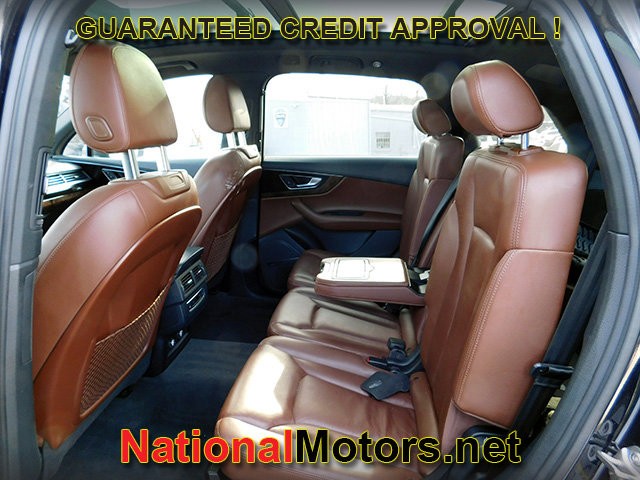 Audi Q7 Vehicle Full-screen Gallery Image 11