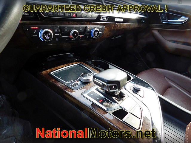 Audi Q7 Vehicle Full-screen Gallery Image 19