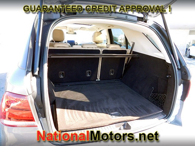 Mercedes-Benz GLE Vehicle Full-screen Gallery Image 07