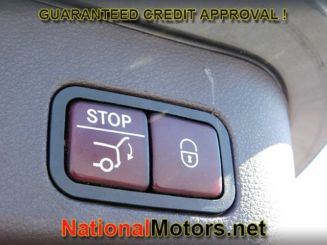 Mercedes-Benz GLE Vehicle Full-screen Gallery Image 08