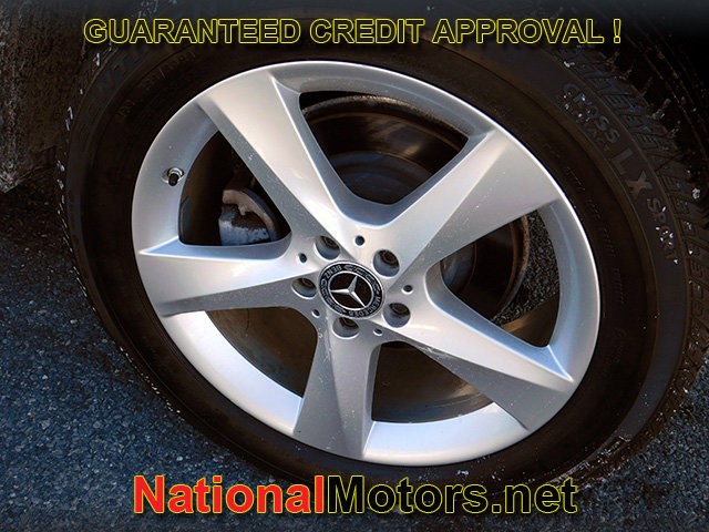 Mercedes-Benz GLE Vehicle Full-screen Gallery Image 09