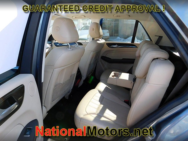 Mercedes-Benz GLE Vehicle Full-screen Gallery Image 12