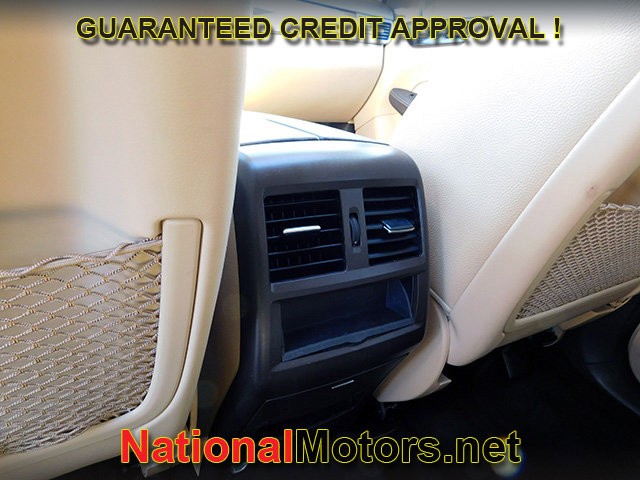 Mercedes-Benz GLE Vehicle Full-screen Gallery Image 13