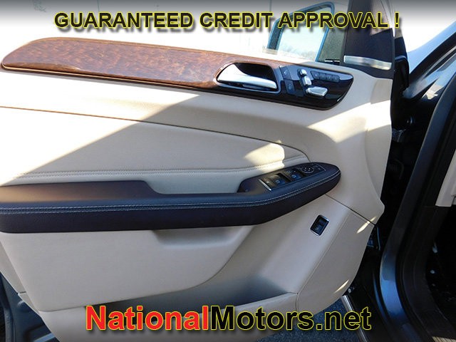 Mercedes-Benz GLE Vehicle Full-screen Gallery Image 15