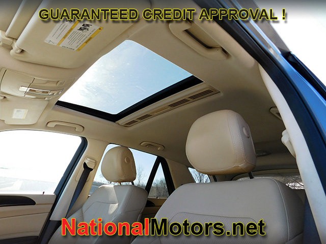 Mercedes-Benz GLE Vehicle Full-screen Gallery Image 18