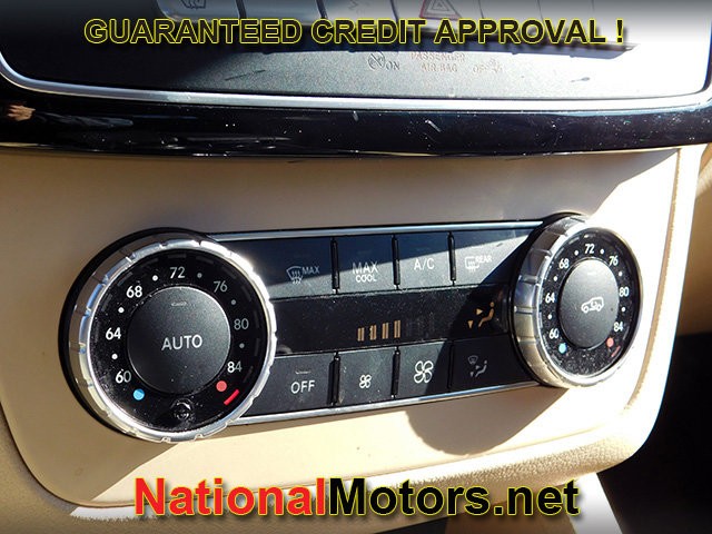 Mercedes-Benz GLE Vehicle Full-screen Gallery Image 22