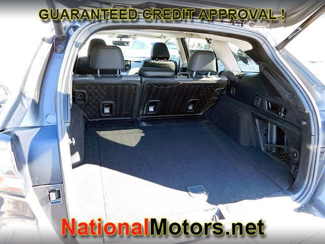 Subaru Outback Vehicle Full-screen Gallery Image 06