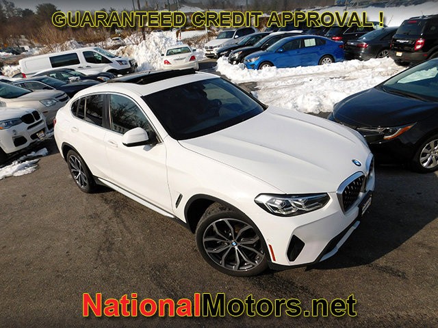 BMW X4 Vehicle Full-screen Gallery Image 02