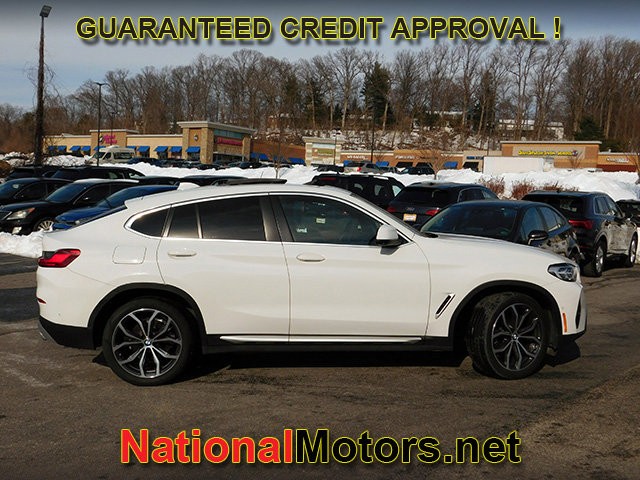 BMW X4 Vehicle Full-screen Gallery Image 04