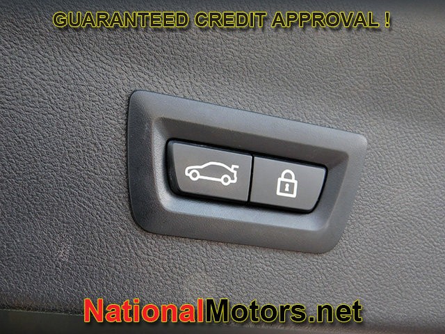 BMW X4 Vehicle Full-screen Gallery Image 09