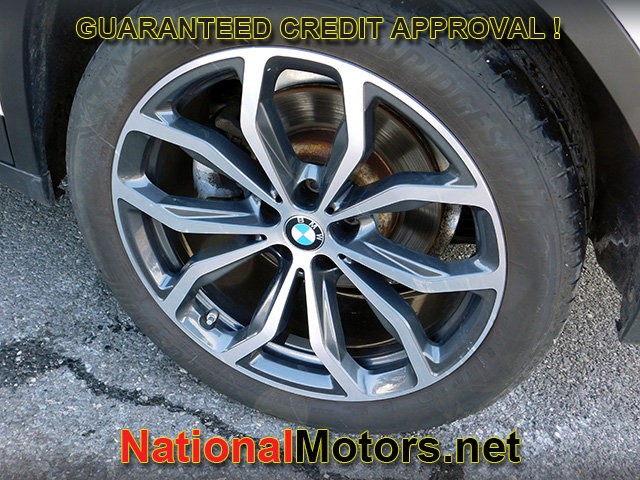 BMW X4 Vehicle Full-screen Gallery Image 10