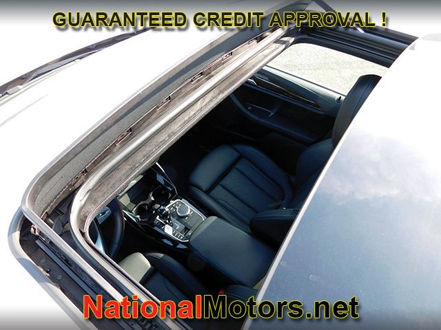 BMW X4 Vehicle Full-screen Gallery Image 11