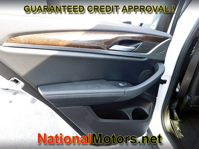 BMW X4 Vehicle Full-screen Gallery Image 12