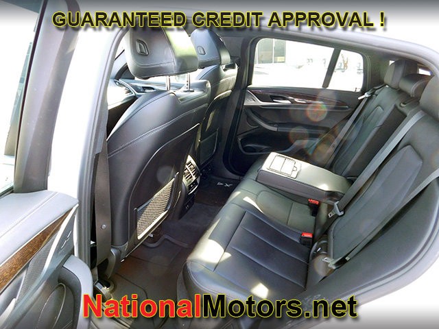 BMW X4 Vehicle Full-screen Gallery Image 13