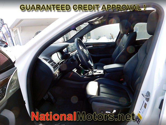 BMW X4 Vehicle Full-screen Gallery Image 17