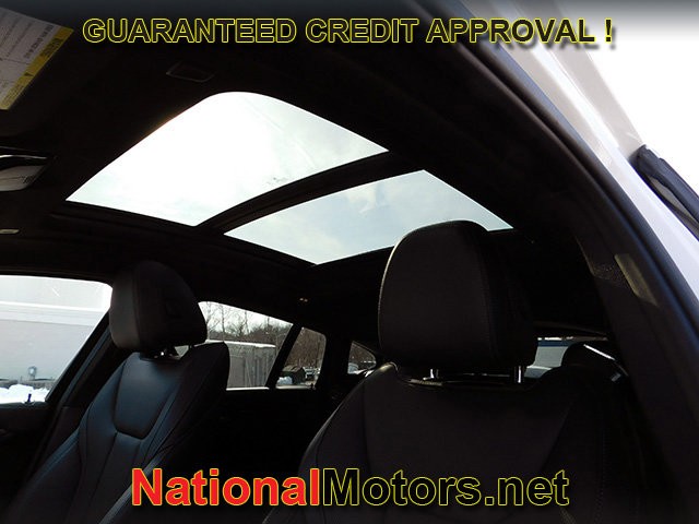 BMW X4 Vehicle Full-screen Gallery Image 19