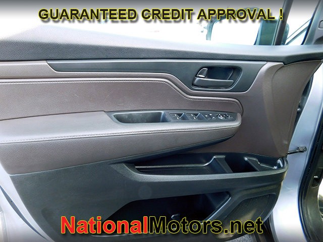 Honda Odyssey Vehicle Full-screen Gallery Image 11