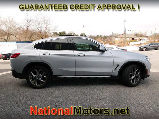 BMW X4 Vehicle Full-screen Gallery Image 04