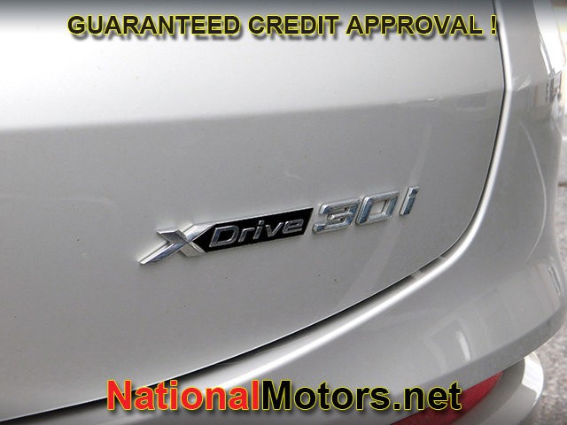 BMW X4 Vehicle Full-screen Gallery Image 06