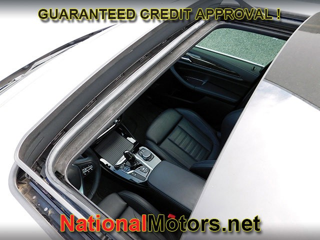 BMW X4 Vehicle Full-screen Gallery Image 09