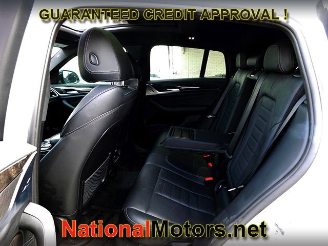 BMW X4 Vehicle Full-screen Gallery Image 11