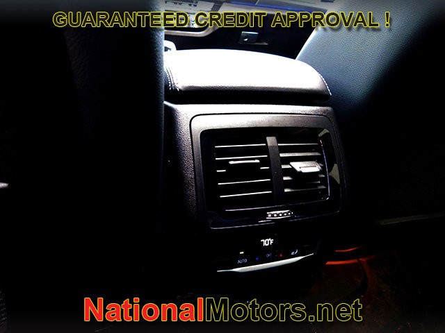 BMW X4 Vehicle Full-screen Gallery Image 12