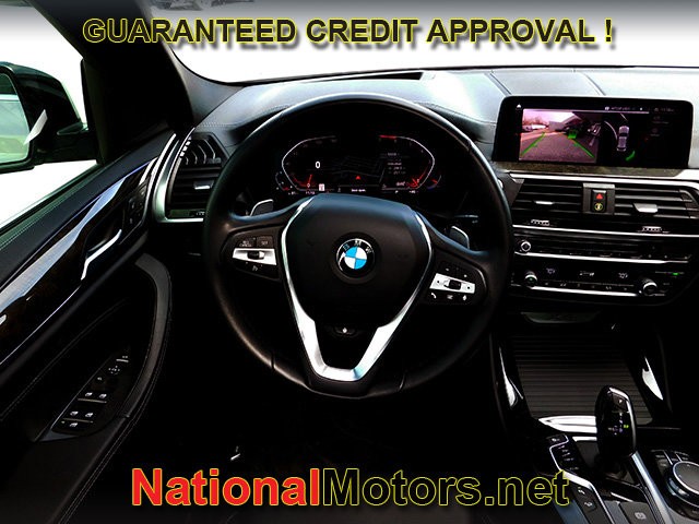 BMW X4 Vehicle Full-screen Gallery Image 13