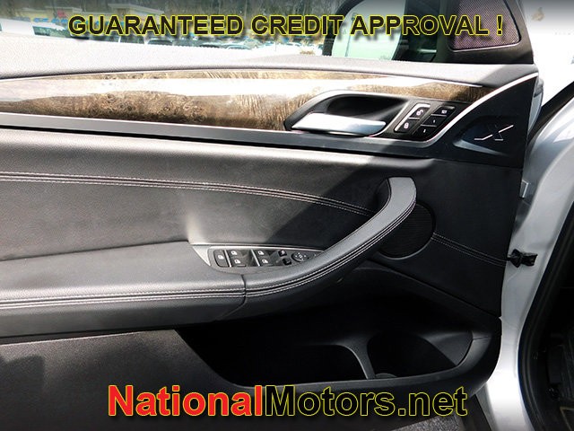 BMW X4 Vehicle Full-screen Gallery Image 14