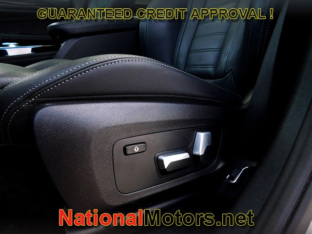 BMW X4 Vehicle Full-screen Gallery Image 15