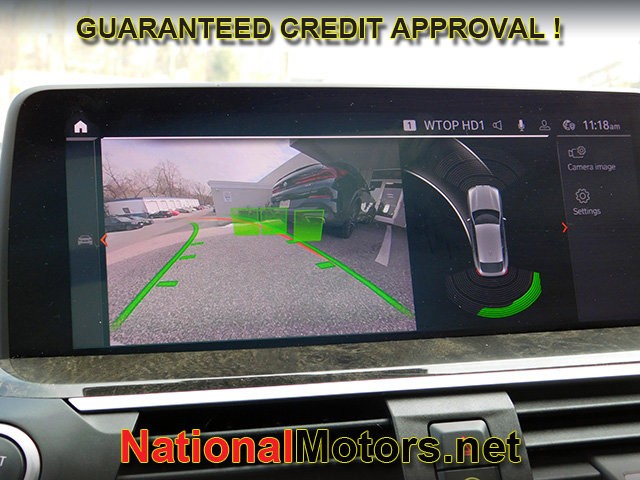 BMW X4 Vehicle Full-screen Gallery Image 17