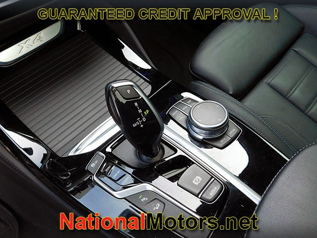 BMW X4 Vehicle Full-screen Gallery Image 19