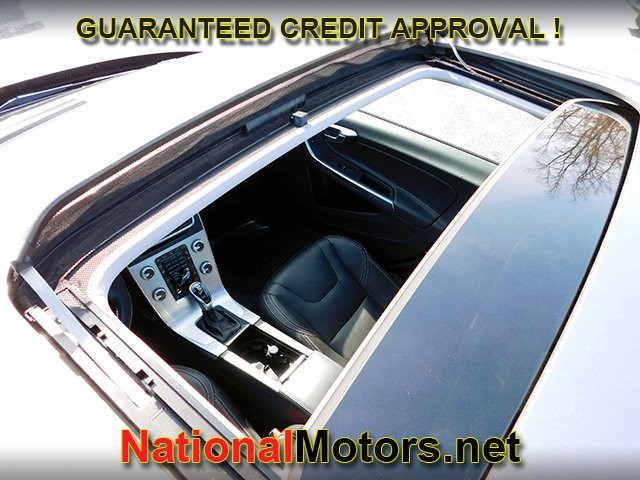 Volvo S60 Vehicle Full-screen Gallery Image 07