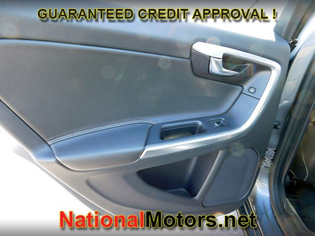 Volvo S60 Vehicle Full-screen Gallery Image 08