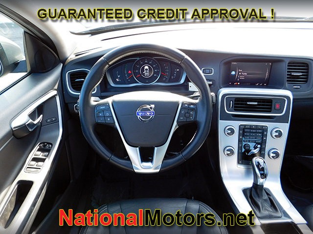 Volvo S60 Vehicle Full-screen Gallery Image 10