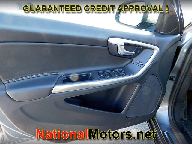 Volvo S60 Vehicle Full-screen Gallery Image 11