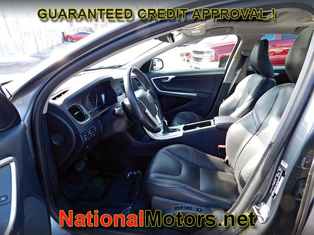 Volvo S60 Vehicle Full-screen Gallery Image 12